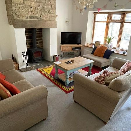 Wuthering Cottage - Central, Stylish, Cosy, Comfy ฮาเวิร์ท ภายนอก รูปภาพ