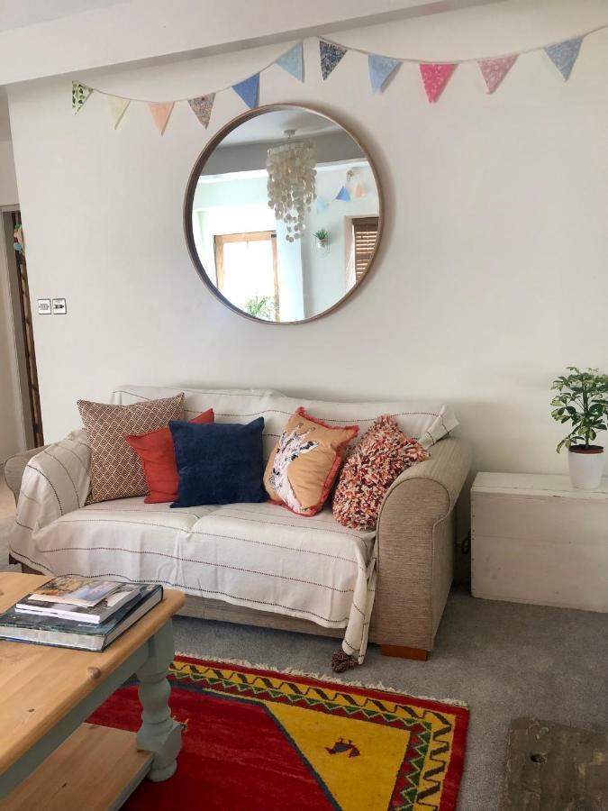 Wuthering Cottage - Central, Stylish, Cosy, Comfy ฮาเวิร์ท ภายนอก รูปภาพ