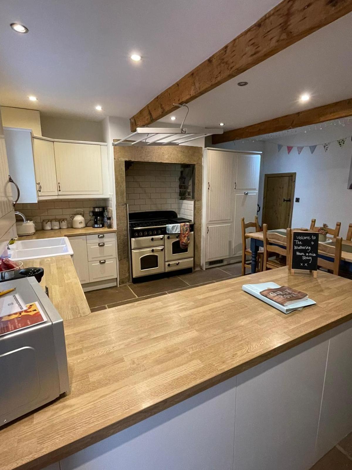Wuthering Cottage - Central, Stylish, Cosy, Comfy ฮาเวิร์ท ภายนอก รูปภาพ